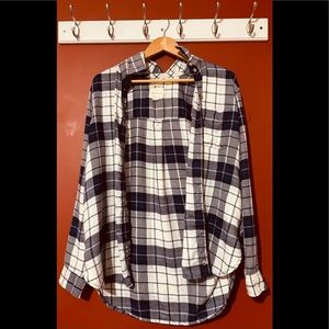Navy Blue & White oversized flannel shirt. It’s a boyfriend fit. Size: M